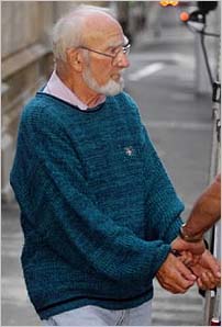 1999-08-01: 
David Hawkins, 76, took 5 Zoloft tablets before strangling his wife